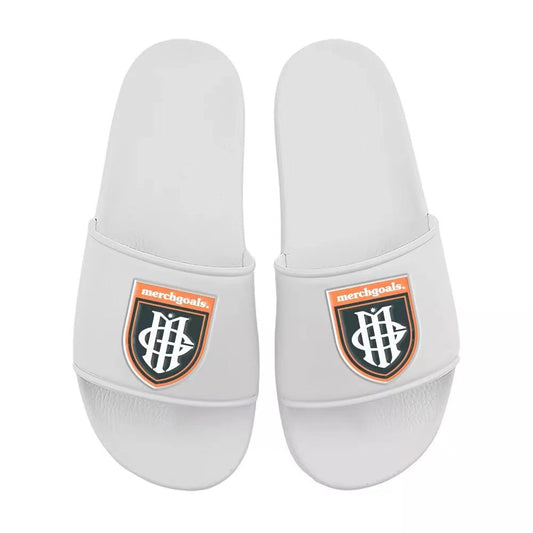 Badelatschen geprägt